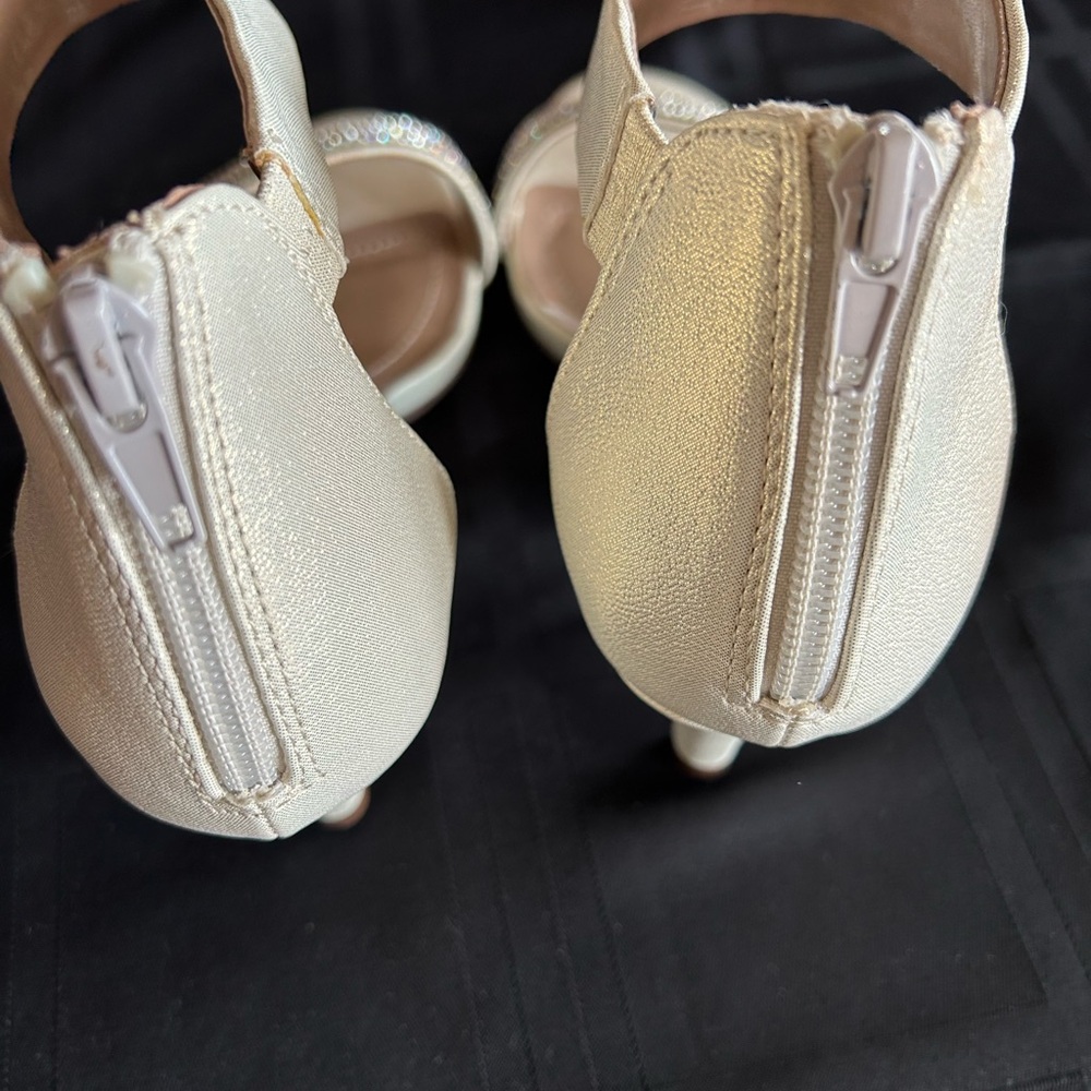 Style & Co. pearl ivory, silver rhinestone, worn once, size 8.5 - Picture 2 of 2